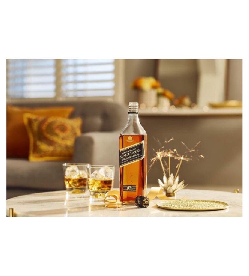 Johnnie Walker Black Label 12 Year Whisky 70cl Gift Pack