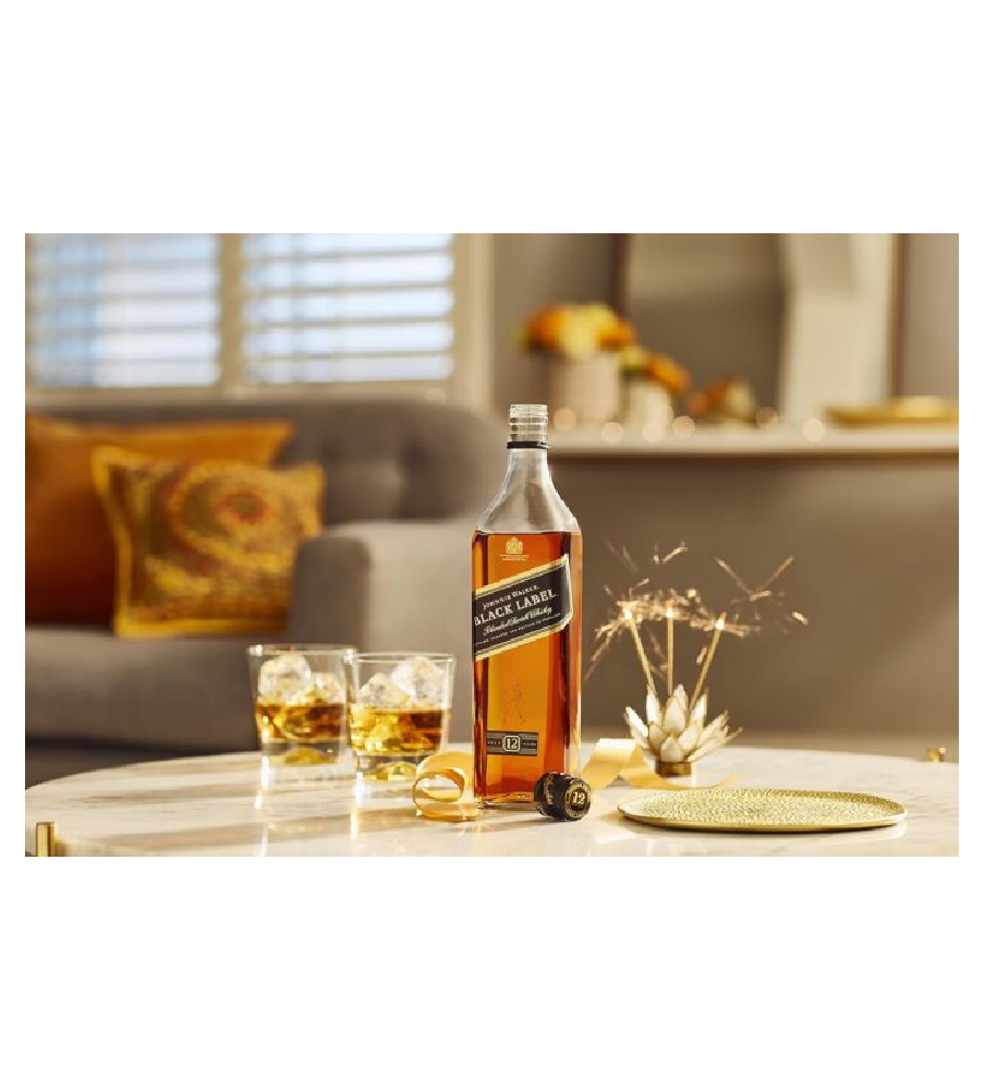 Johnnie Walker Black Label 12 Year Whisky 70cl Gift Pack